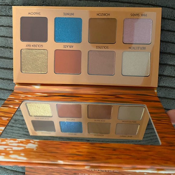 NEW NEVER USED GOLDEN HOUR MANGO BUTTER EYESHADOW PALETTE - Picture 2 of 5